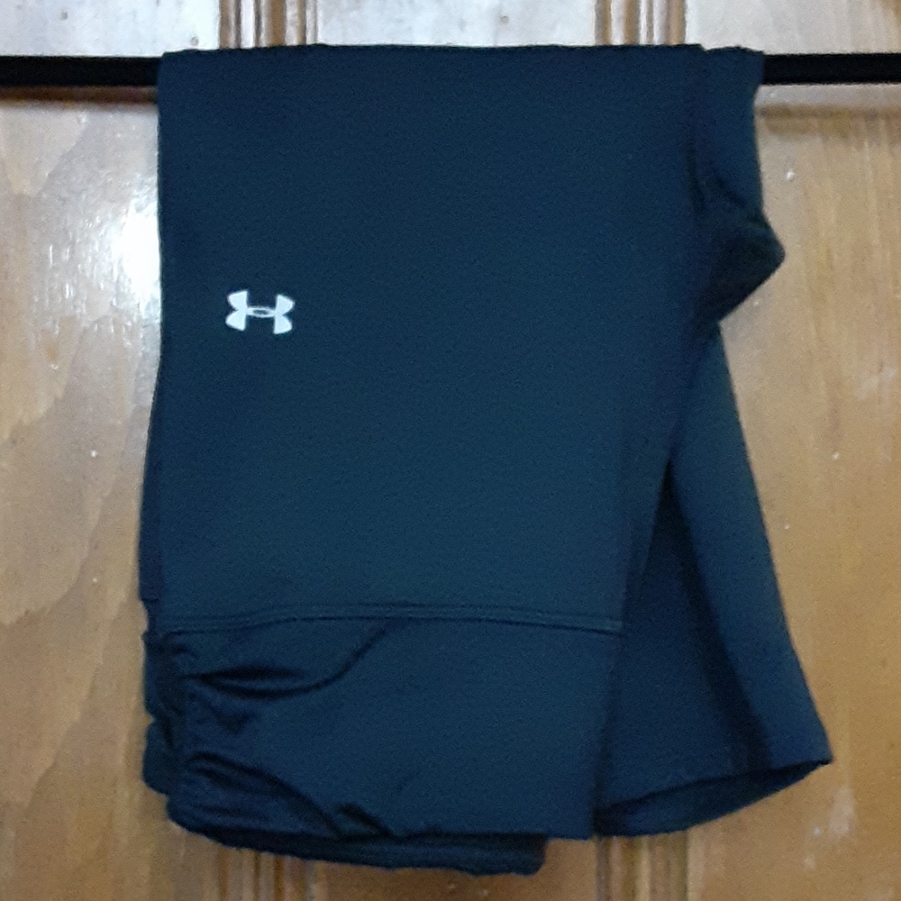 UA crop workout pants. Size M.